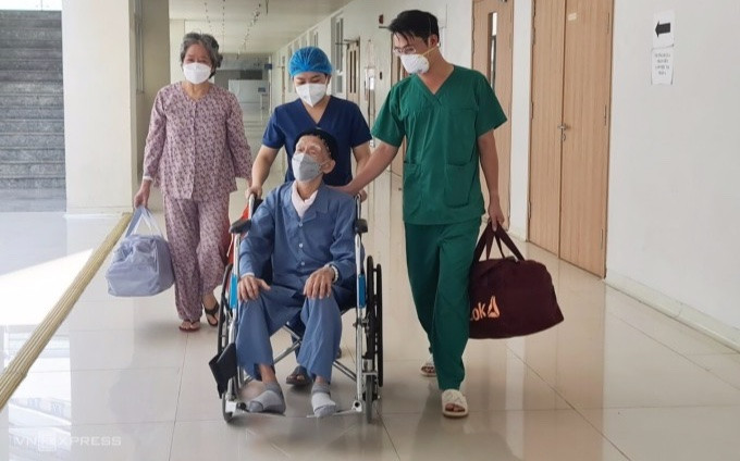 Những bệnh nhân cuối cùng rời đi, Bệnh viện Hồi sức COVID-19 TP.HCM hoàn thành sứ mệnh Ảnh 2