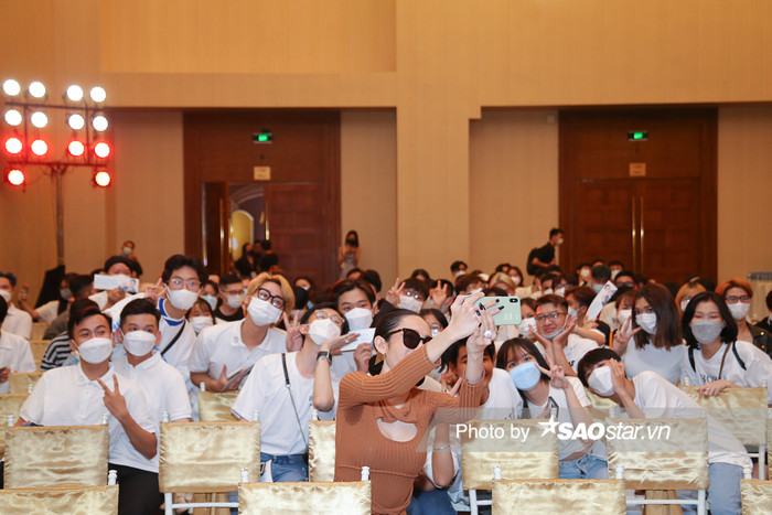 Không gian bên trong nơi diễn ra fan meeting