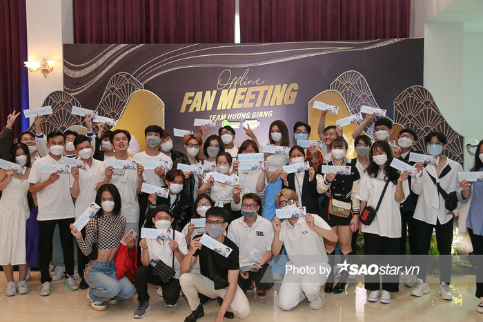 Người hâm mộ vô cùng háo hức trước giờ diễn ra buổi gặp mặt giữa khán giả