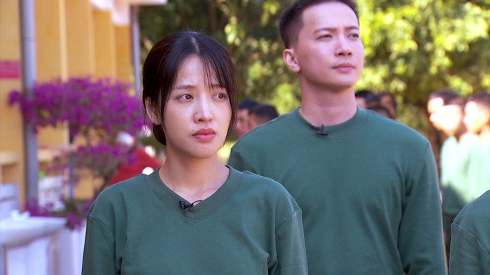 Puka cho biết vì cô chưa hiểu hết động tác đã khiến các đồng chí phải nhắc nhở, gây ồn ào trong hàng và xin Trung đội trưởng bỏ qua 
