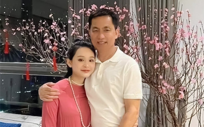 Vị đại gia lộ ảnh ôm ấp với Hiền Hồ chính thức lên tiếng, khẳng định cả hai là anh em họ Ảnh 2