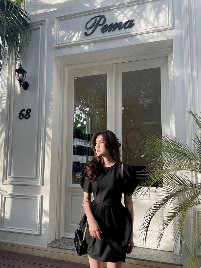 Cô nàng đặc biệt yêu thích kiểu váy xoè tiểu thư.