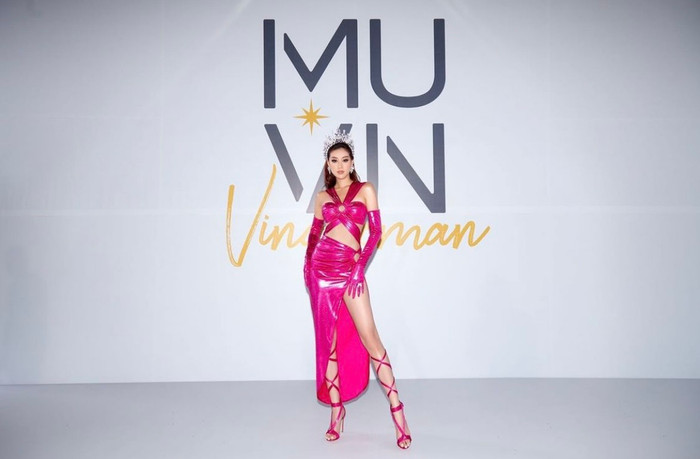 Sự chú ý của ta đã va vào sắc vóc 10 điểm của bông hậu.