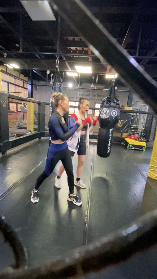 Góc fancam: Phan Ngân truyền bí kíp cho Diệp Linh Châu trước trận đấu 'một mất một còn' với Thảo Nhi Ảnh 3