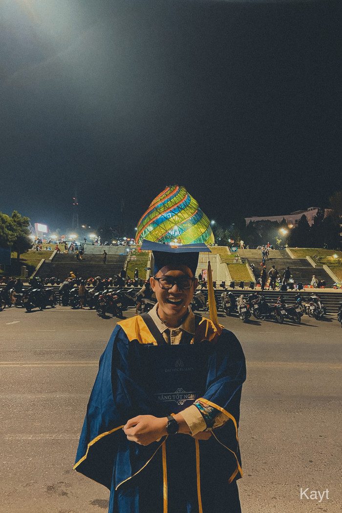 Tuấn Khanh tại Quảng trường Lâm Viên - TP Đà Lạt