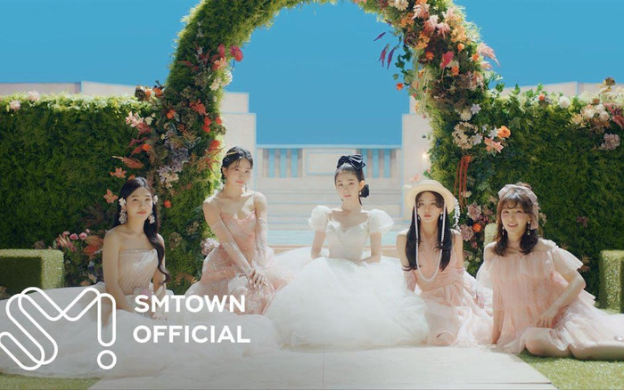 Red Velvet mời fan 'Feel My Rhythm': Cứ ngỡ lạc vào thế giới thần tiên, liên tục lập kỉ lục doanh thu Ảnh 2