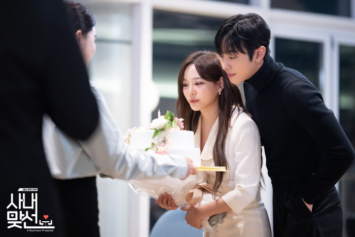 Nữ chính 'Hẹn Hò Chốn Công Sở' ép cân cấp tốc trong 23 ngày để có body siêu mỏng như truyện Ảnh 3