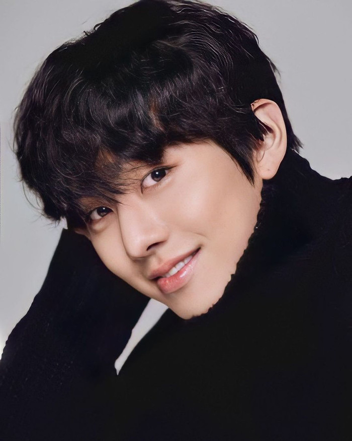 Gương mặt của anh được đánh giá là khó nhận diện nhưng vẫn thu hút.