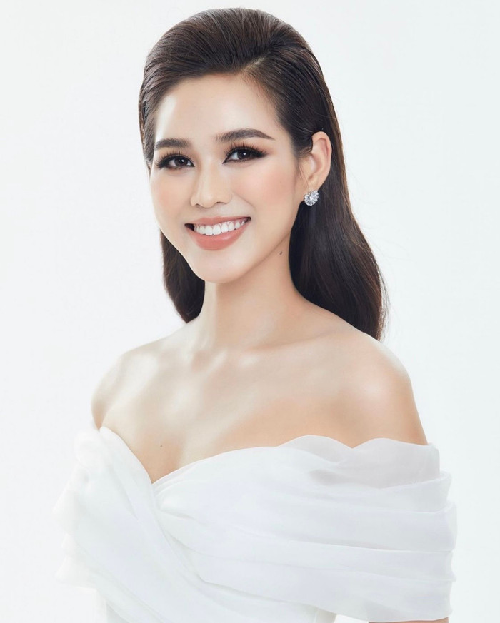 Xinh đẹp rạng rỡ với nụ cười thương hiệu.