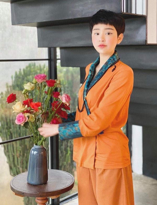 Hiền Hồ rất chăm diện đồ lam đi chùa nhưng lại bị chê trách ở một điểm Ảnh 8