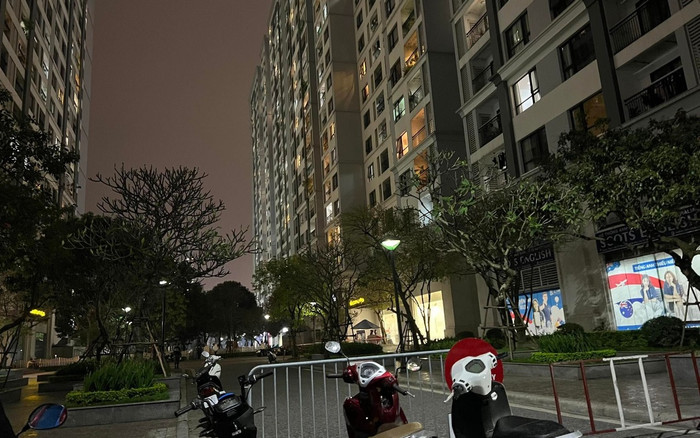 Bé gái 15 tuổi bất ngờ rơi từ tầng cao chung cư Time City xuống đất Ảnh 2