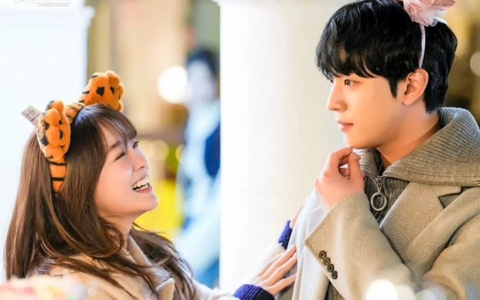 Hẹn Hò Chốn Công Sở tập 8: Bố Kim Se Jeong mắc bệnh hiểm nghèo, Ahn Hyo Seop ra tay nghĩa hiệp Ảnh 2