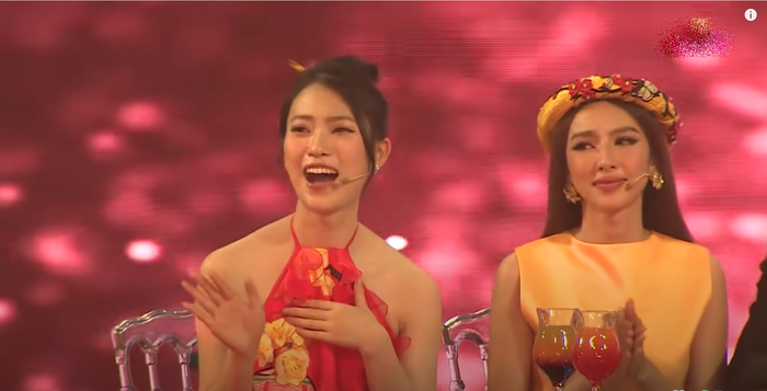 Trước màn 'hóng biến' lồ lộ, Thùy Tiên từng có loạt biểu cảm há hốc khi xem Hiền Hồ hát Ảnh 6