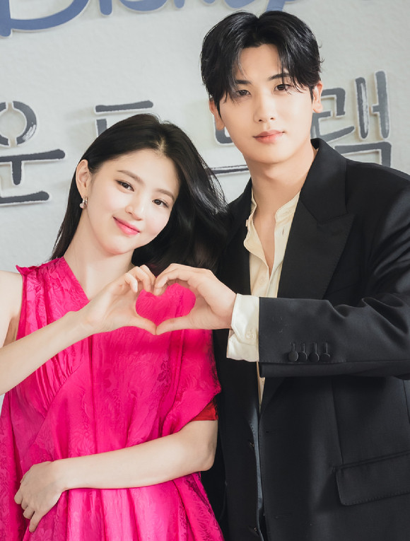 'Gái hư' Han So Hee lên đồ luộm thuộm ở sự kiện, bị chê già như 'bà thím' Ảnh 9