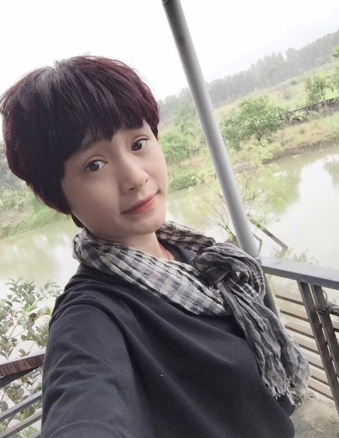 Hiền Hồ sinh ra trong một gia đình đông con ở Buôn Mê Thuột, ba lại mất sớm