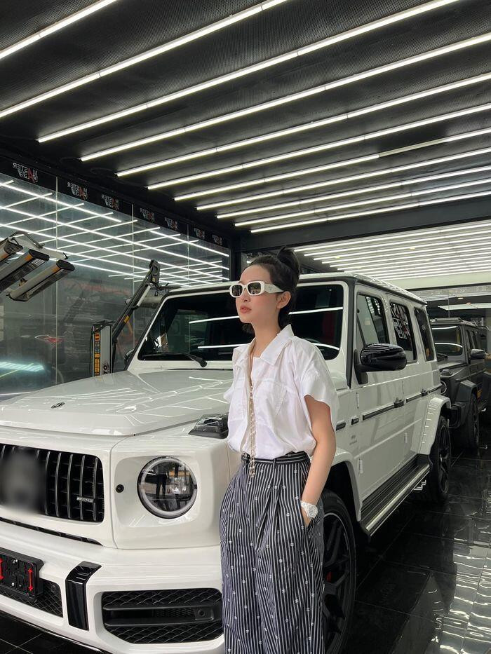 Hiền Hồ là sao nữ đầu tiên sở hữu Mercedes G63.