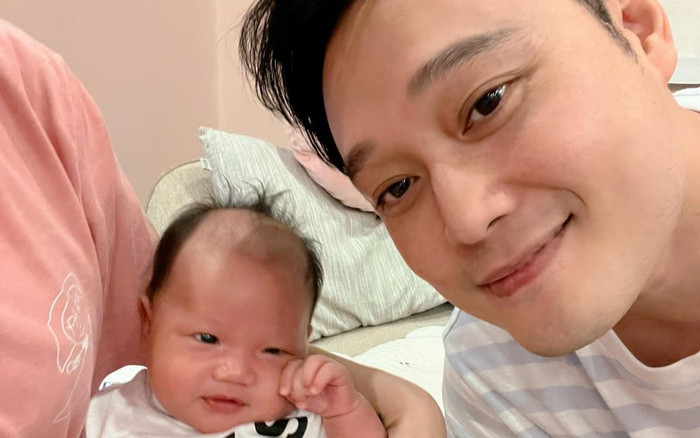 Ca sĩ Quang Vinh bất ngờ khoe 'con trai' đã đầy tháng còn mua 'siêu xe' tặng nhóc tỳ Ảnh 2