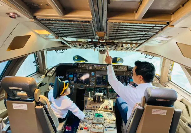 'Choáng ngợp' trong những chiếc máy bay Boeing 747 được chuyển đổi thành khách sạn, nhà hàng, quán bar Ảnh 10