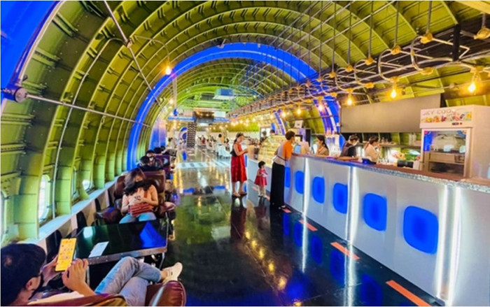 'Choáng ngợp' trong những chiếc máy bay Boeing 747 được chuyển đổi thành khách sạn, nhà hàng, quán bar Ảnh 2