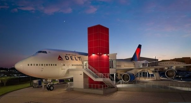 'Choáng ngợp' trong những chiếc máy bay Boeing 747 được chuyển đổi thành khách sạn, nhà hàng, quán bar Ảnh 13