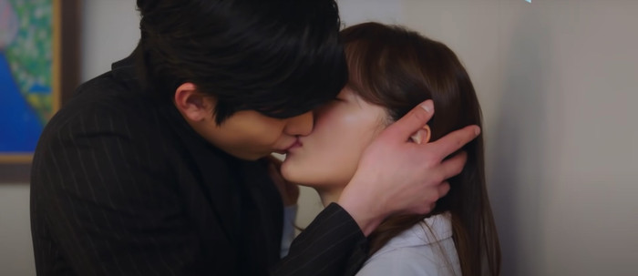 So kèo các nụ hôn trong Hẹn Hò Chốn Công Sở: Ahn Hyo Seop và Kim Se Jeong bị đôi phụ bỏ xa? Ảnh 4