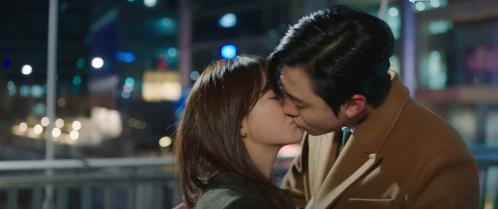 Hẹn Hò Chốn Công Sở: Ahn Hyo Seop có 'phản ứng lạ' khi đụng chạm Kim Se Jeong, yêu thật rồi đúng không? Ảnh 4