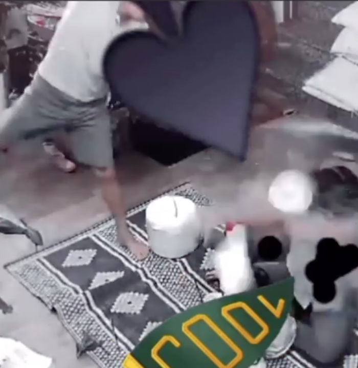 Phẫn nộ clip người chồng, người cha to cao bưng cả mâm cơm quăng thẳng vào mặt vợ và đàn con thơ Ảnh 4