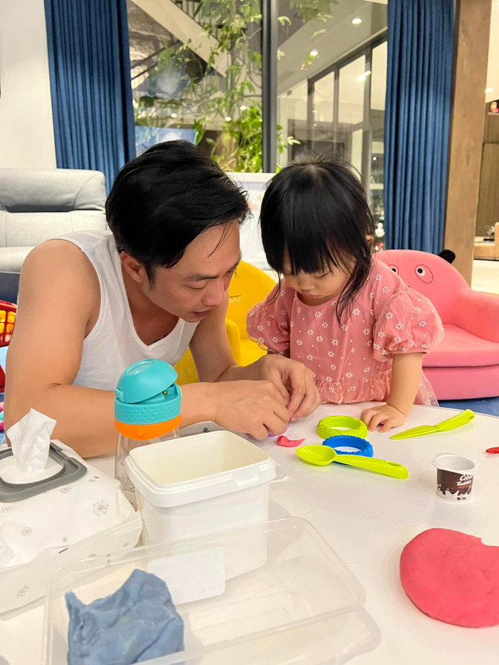 Hậu vướng drama Hiền Hồ, Cường Đô La bình thản vui vẻ cạnh 'một cô gái' Ảnh 6