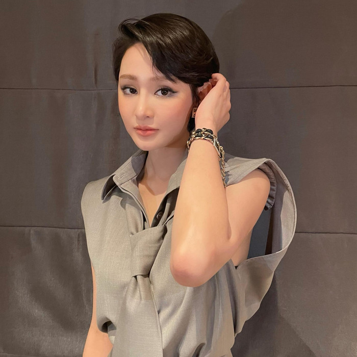 Tại một video phỏng vấn khác, Hiền Hồ từng nêu suy nghĩ về việc quen đại gia: 'Em không phải yêu đại gia, nhưng nếu có đại gia lo cho mình thì tốt chứ sao'.
