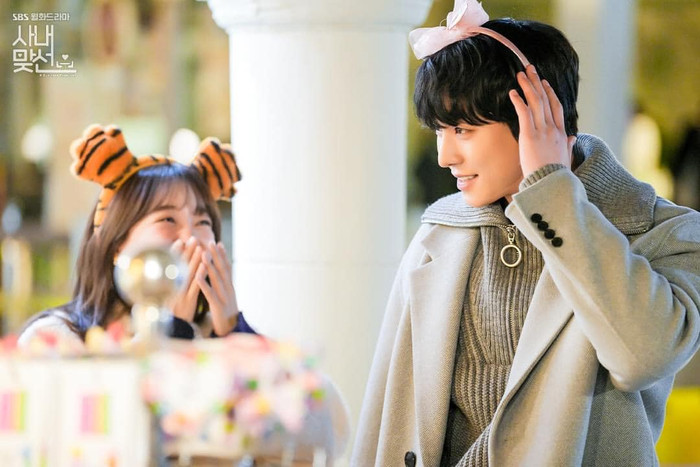 Vẻ mặt 'ngập tràn hạnh phúc' của hai diễn viên chính khi được ở bên nhau ngày cuối tuần.