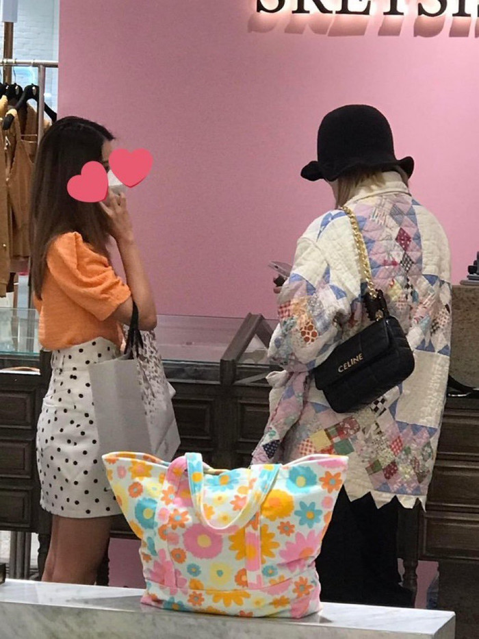 Đây là cách mà fan Thái Lan chào đón Lisa (BlackPink) quay trở về quê nhà Ảnh 10