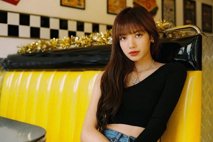 Đây là cách mà fan Thái Lan chào đón Lisa (BlackPink) quay trở về quê nhà Ảnh 11