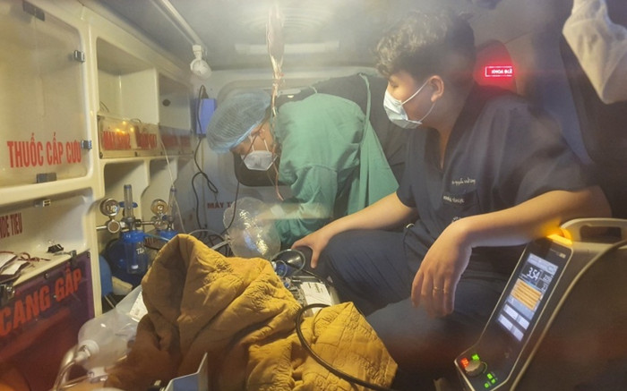 Sau mổ lấy thai, sản phụ nguy kịch: Bác sĩ vượt 200km ngoạn mục cứu sống bệnh nhân Ảnh 2