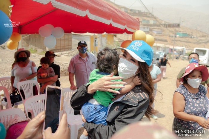 Hoa hậu Thùy Tiên sang Peru làm từ thiện: Nghĩa cử quá đẹp của nàng hậu Việt tầm cỡ quốc tế Ảnh 9