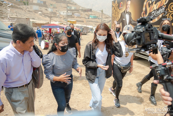 Hoa hậu Thùy Tiên sang Peru làm từ thiện: Nghĩa cử quá đẹp của nàng hậu Việt tầm cỡ quốc tế Ảnh 11