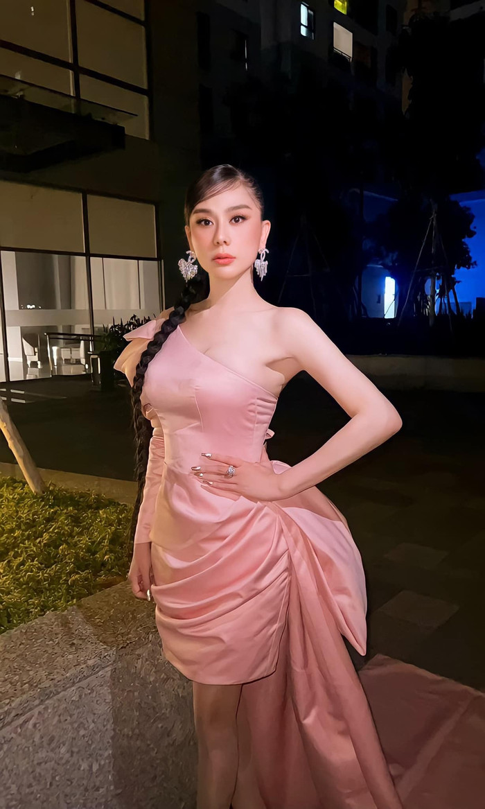 Hình ảnh mới nhất của Lâm Khánh Chi trên trang cá nhân