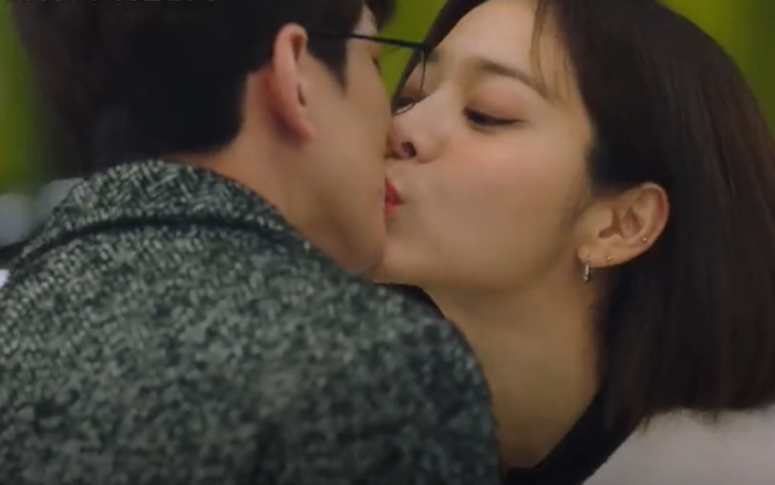 Diễn xuất quá ngọt trong phim khiến cư dân mạng mong họ thành đôi ngoài đời.