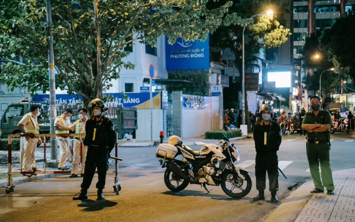 Công an khám xét nhà bà Nguyễn Phương Hằng trong đêm Ảnh 2