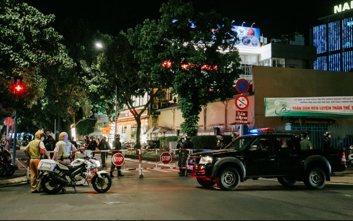 Công an thu giữ nhiều thùng tài liệu sau khi khám xét nhà bà Nguyễn Phương Hằng Ảnh 2