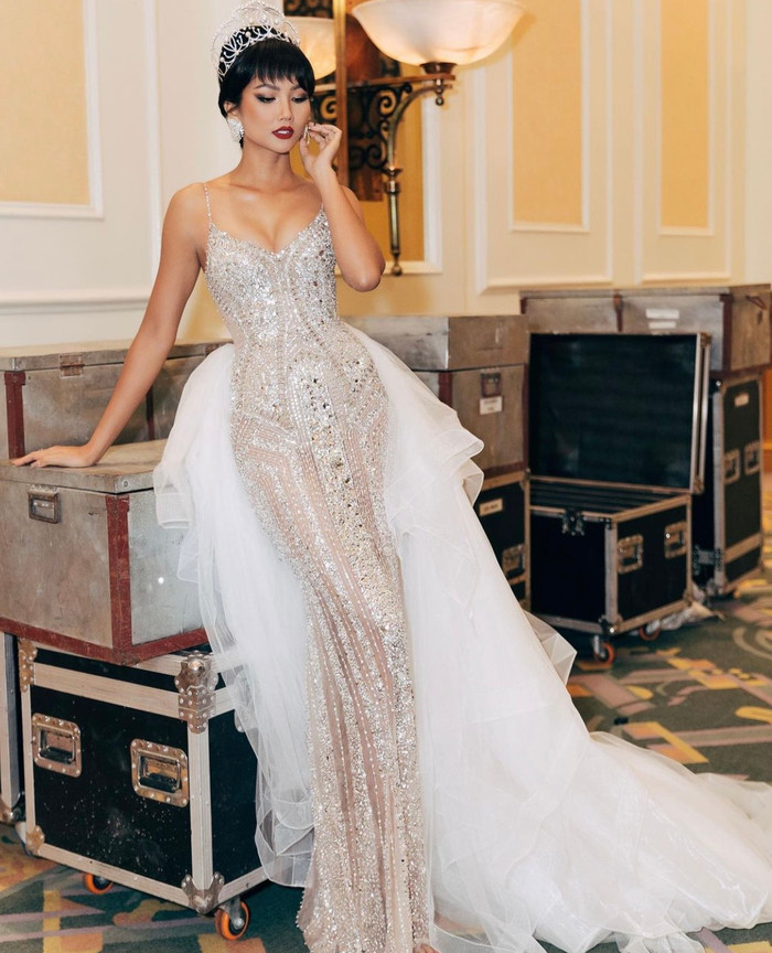 Trong buổi sơ khảo miền Bắc năm 2019, H'Hen Niê tốn không ít giấy mực của báo chí với tạo hình cực kỳ sang trọng và quyến rũ.