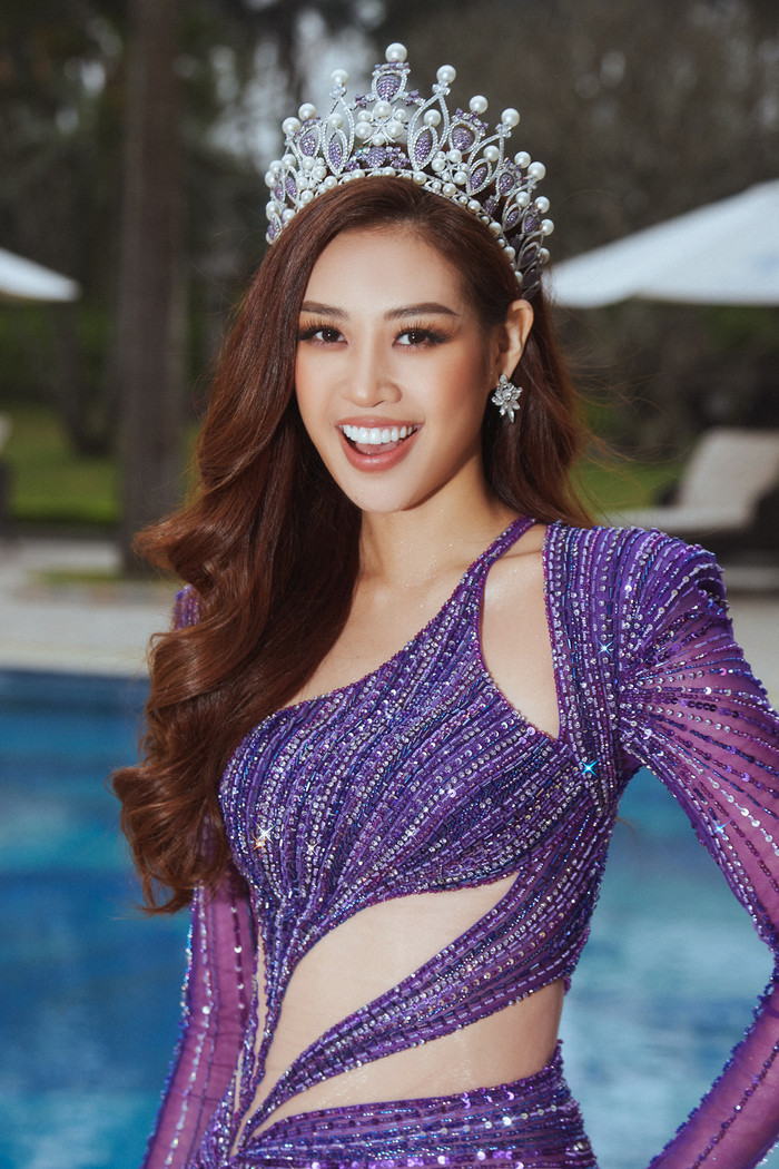 Sang đến khu vực phía Bắc, Khánh Vân chọn cho mình hình ảnh một nàng tiên cá gợi cảm với chiếc váy mang những đường cắt tinh tế, quyến rũ mà không hề phô phang. 