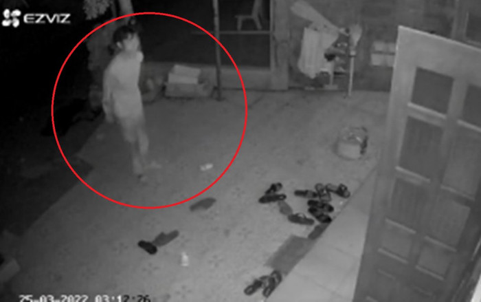 Làm ca đêm trở về nhà lúc 3h sáng, người phụ nữ giật bắn mình khi thấy 'ai đó' đứng nhìn chằm chằm Ảnh 2