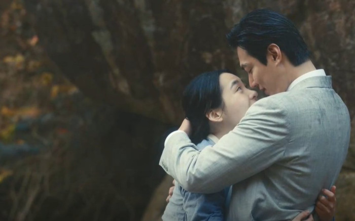 Pachinko: Lee Min Ho đúng chuẩn 'anh trai nương tựa', fan đồng loạt 'xé poster' vì khác nào tra nam Ảnh 2