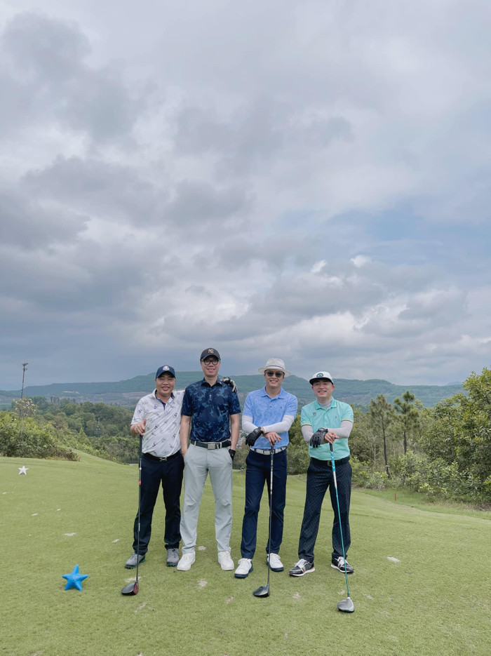 Nếu cứ có nghệ sĩ nào nhắc đến các từ 'nhạy cảm' trên đều khiến dân mạng chú ý. 