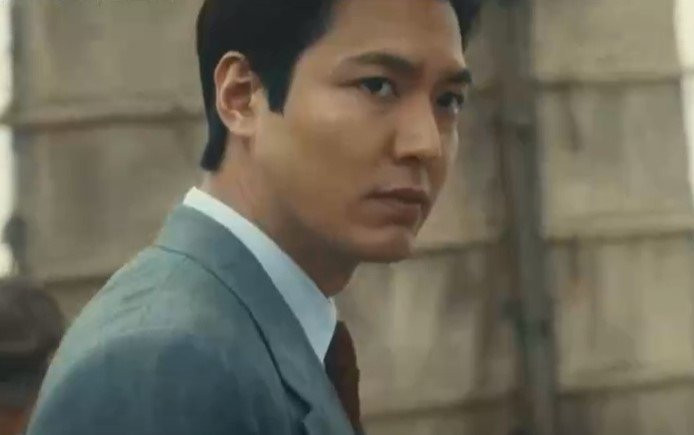 Pachinko tập 3: Bắt người khác 'đổ vỏ', Lee Min Ho vẫn ghen lồng lộn khi người yêu đi với trai lạ Ảnh 2