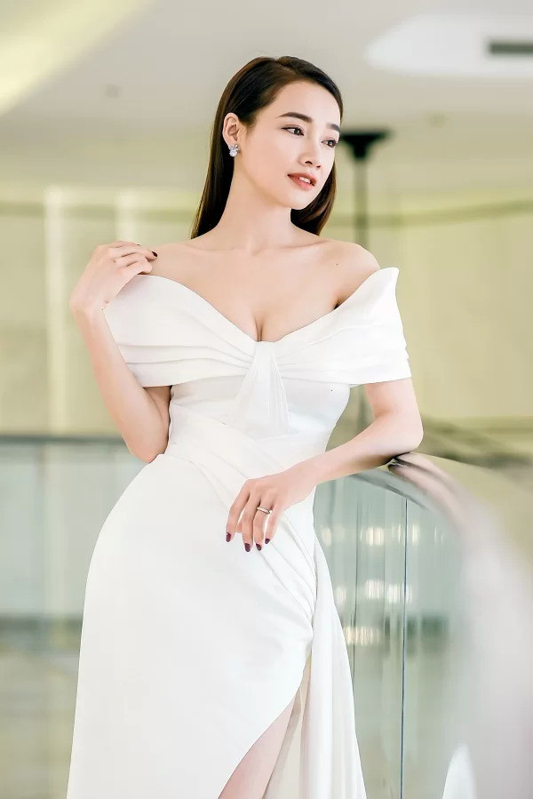 Hội mẹ bỉm sở hữu vóc dáng mảnh mai: Đông Nhi xuất sắc nhưng Tăng Thanh Hà mới bất ngờ Ảnh 5