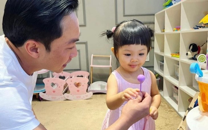 Sau vụ 'tai bay vạ gió' trong drama 'anh em nương tựa', Cường Đô La trở lại hình tượng ông bố quốc dân Ảnh 2