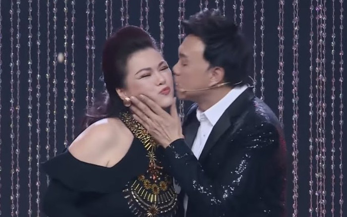 Khán giả bồi hồi clip Chí Tài đệm đàn cho 'chị Bé Heo' hát: Ánh mắt như nhìn cả thế giới của mình! Ảnh 2