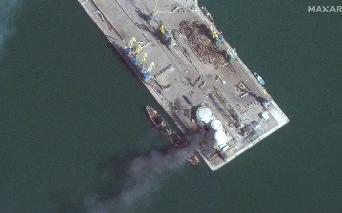 Ảnh vệ tinh chiến hạm Nga bốc cháy sau khi bị Ukraine 'phá hủy' Ảnh 2