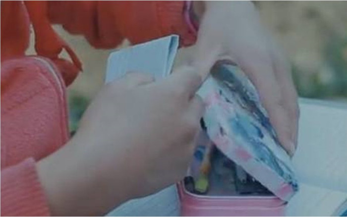 Con gái sốt cao mê sảng liên tục đòi hộp bút, vô tình hé lộ sự thật 'tày đình' khiến mẹ ngỡ ngàng Ảnh 2